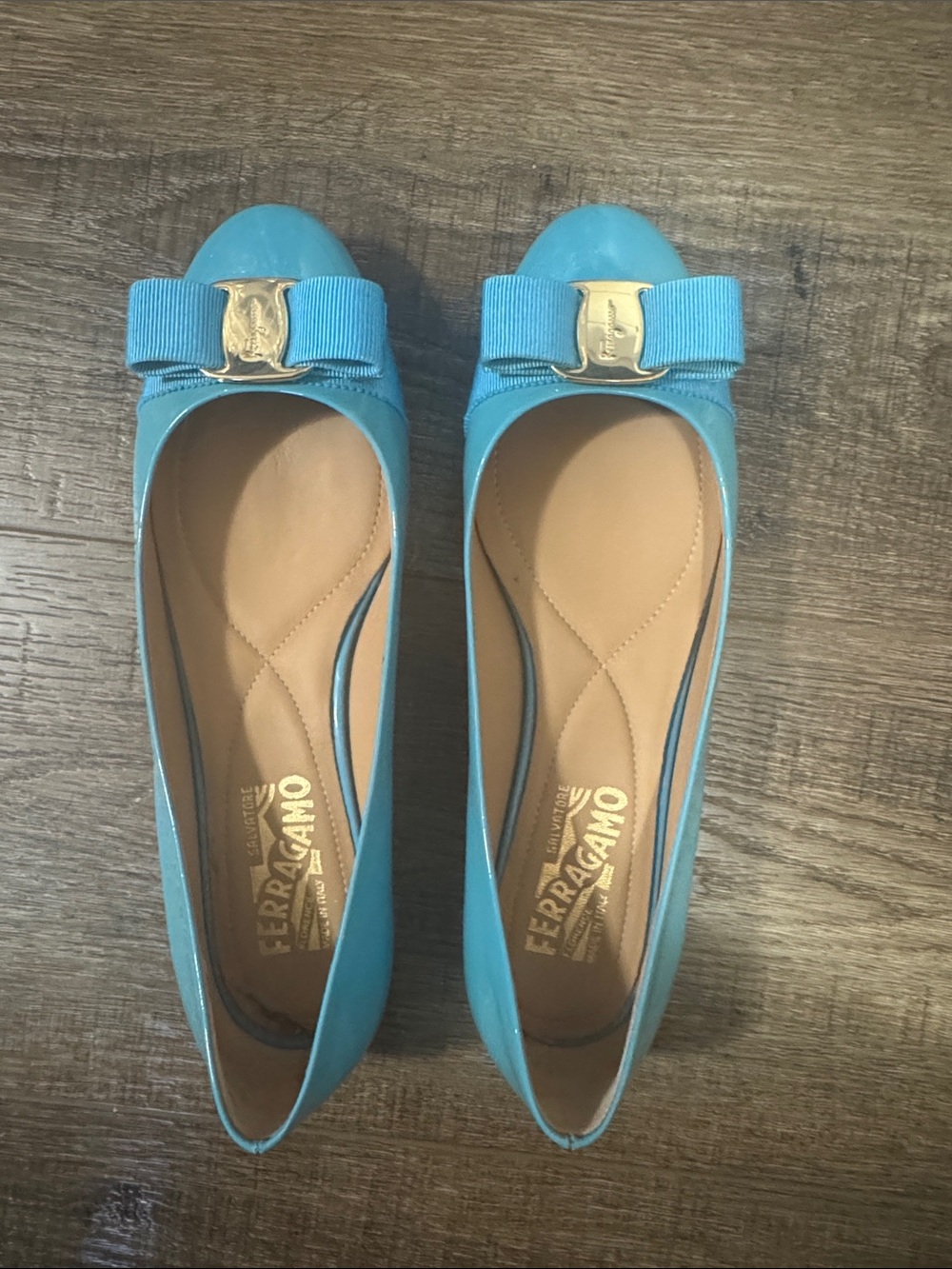 Brand new Salvatore Ferragamo Turquoise Vara Bow Leather Ballet Flats